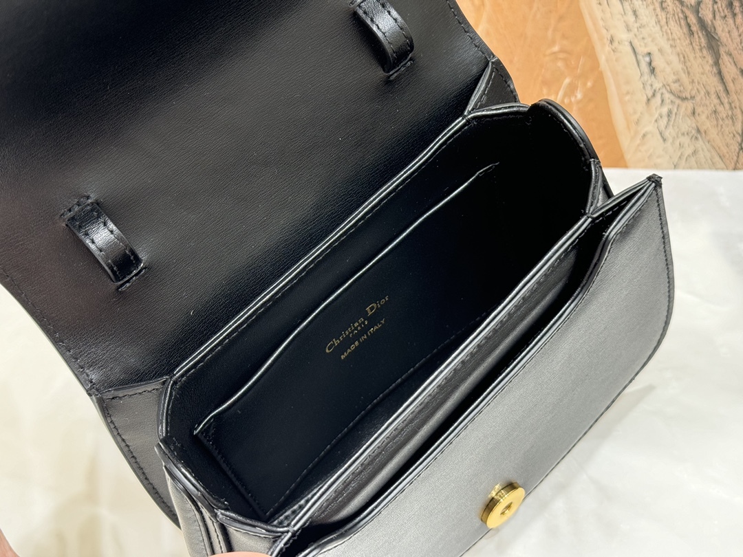 Crossbody Handheld Versatile Elegant Bag Classic Simple Women’s Bag-comes with gift box