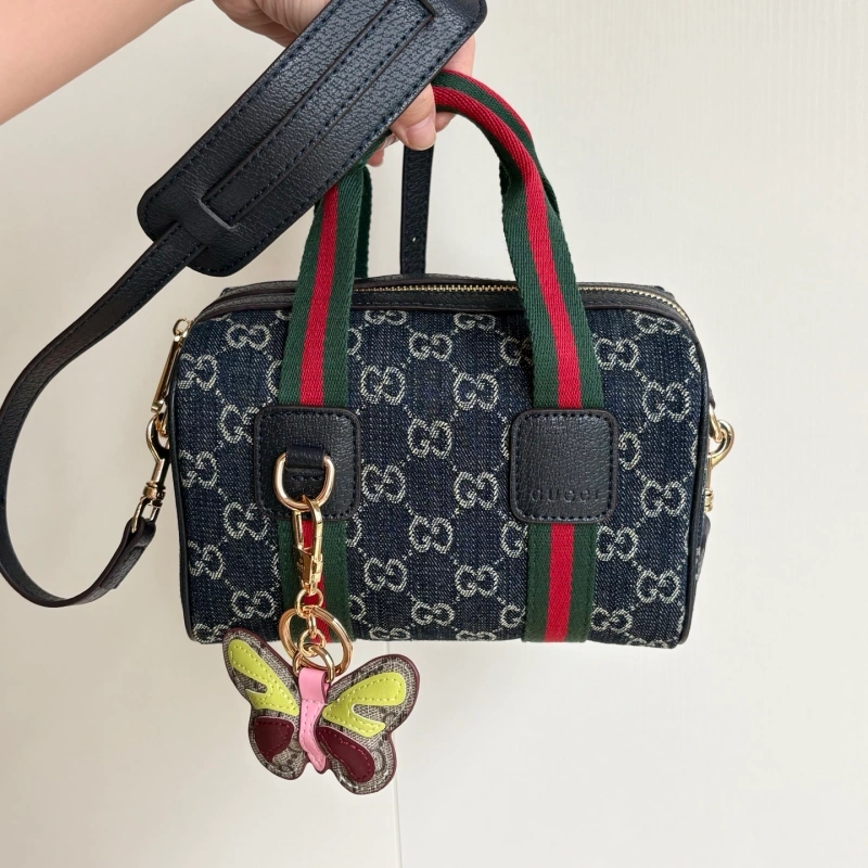 New pillow bag Pendants not included-box