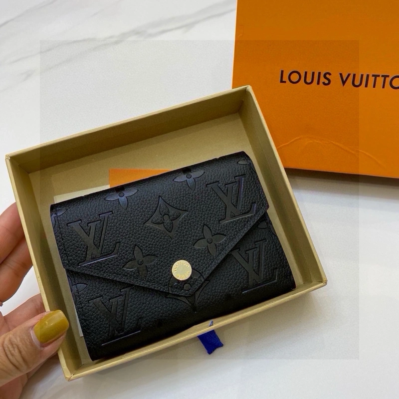 Women’s wallet , all cowhide inside and out-box