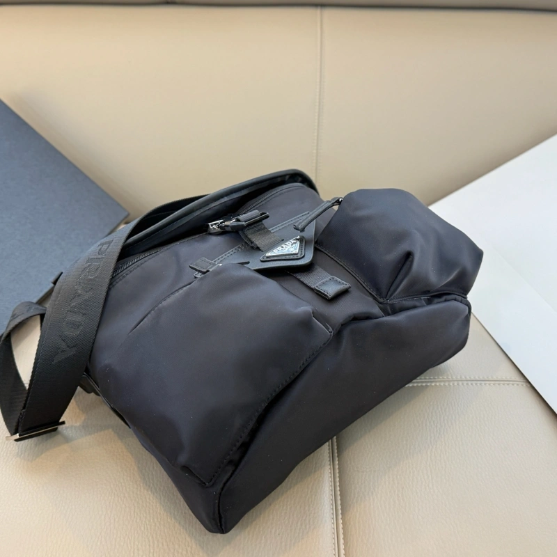 Durable & Scratch-Resistant Nylon Material-no box