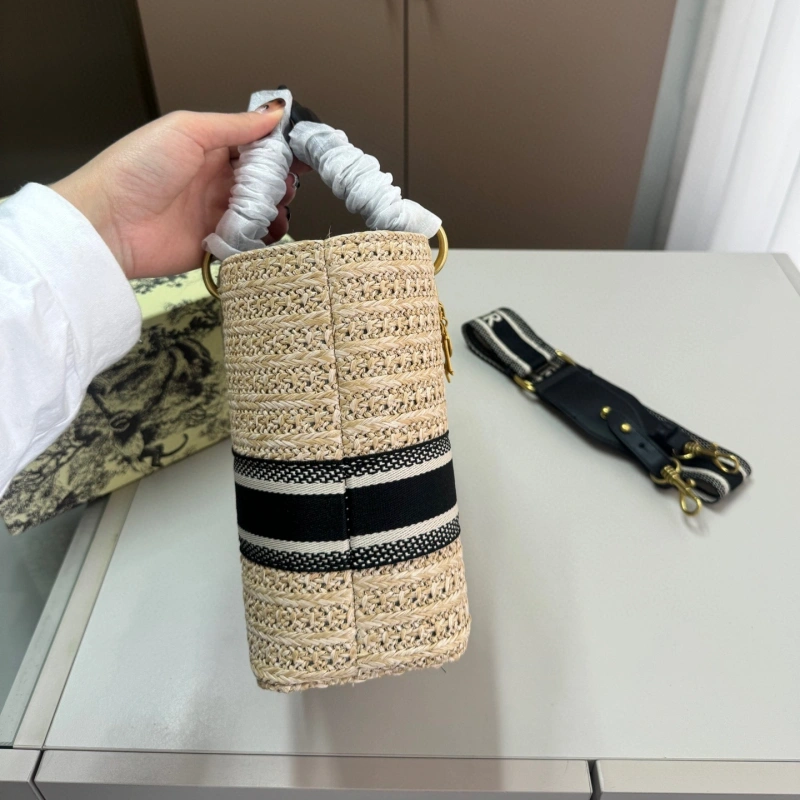 The essential woven bag for your collection-no box