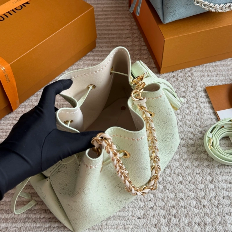 Broderie anglaise calfskin-box