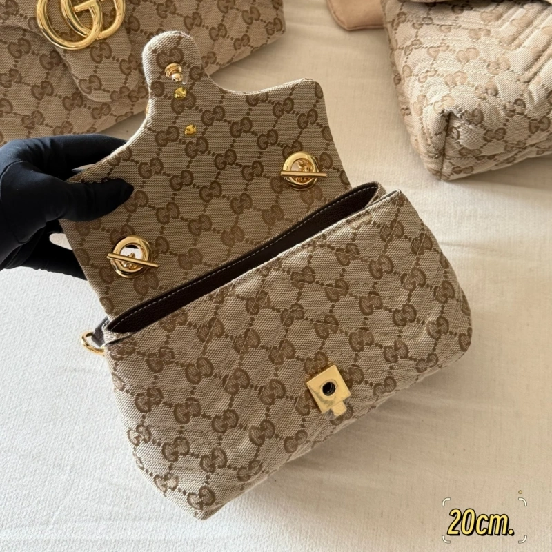 Ultimate Old Money Style: V-Shaped Diamond Quilted Design-box