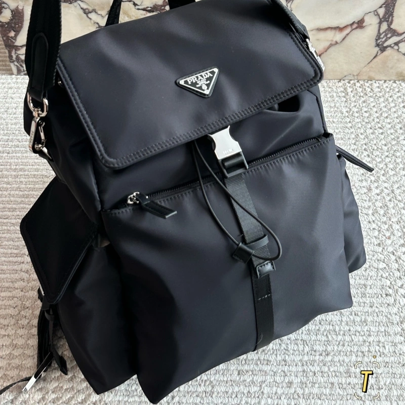 Can be worn on both shoulders or on one shoulder-no box