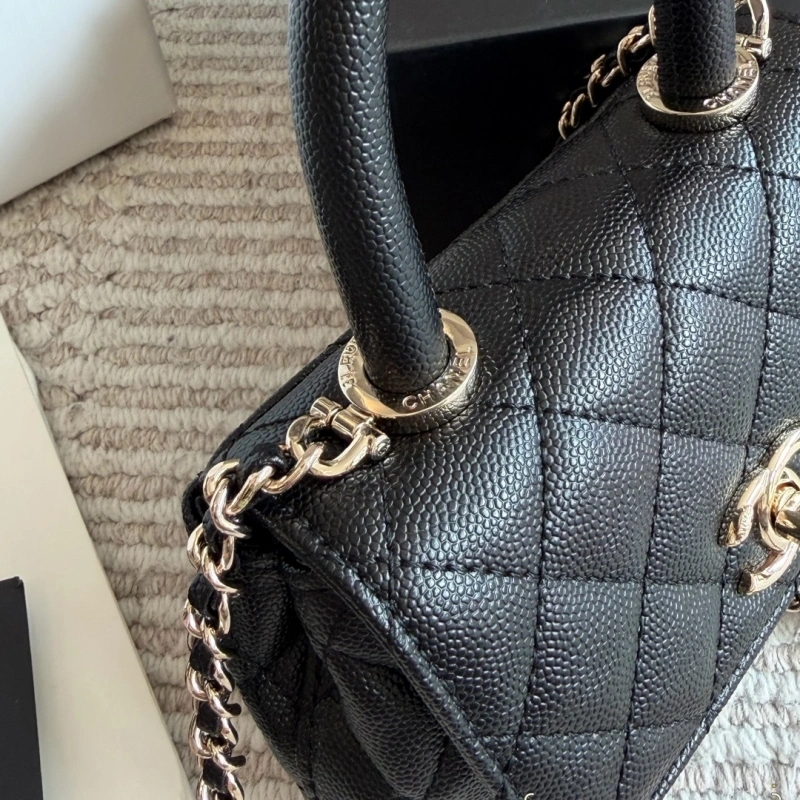 Elegant Pebbled Leather Tote – Timeless Cowhide Design with Scratch-Resistant Texture for Daily Use-box