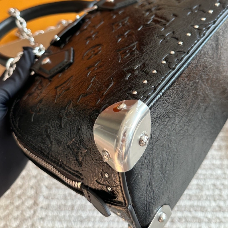 The new Alma shell bag  -box