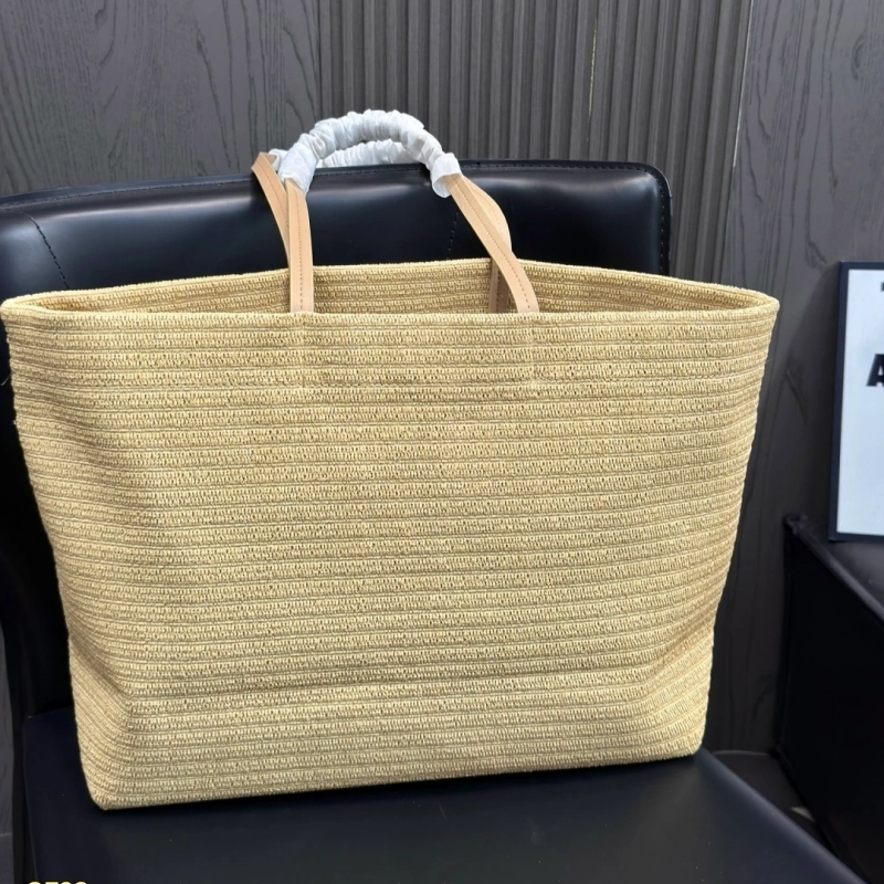 Natural straw tote bag (No box included)