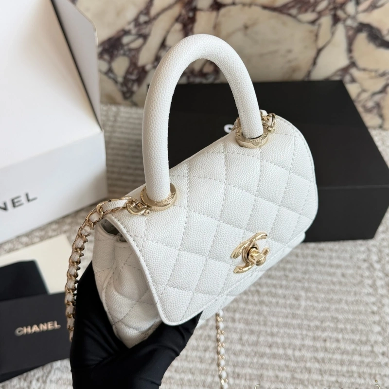 Elegant Pebbled Leather Tote – Timeless Cowhide Design with Scratch-Resistant Texture for Daily Use-box