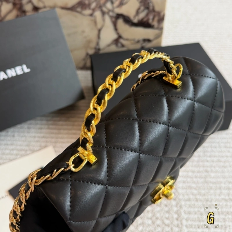 A fashionable and versatile classic that never goes wrong-box