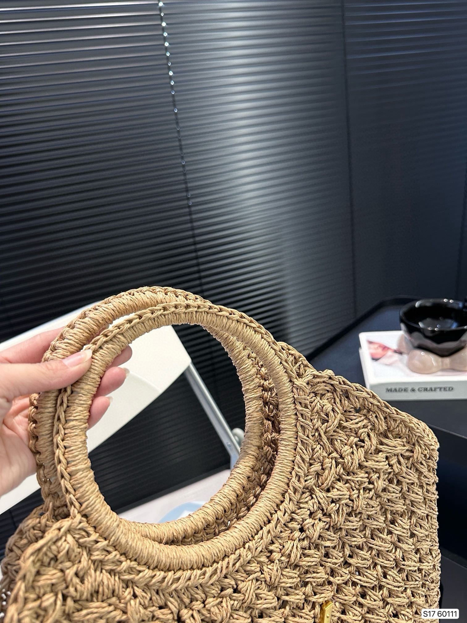 Large capacity niche design casual zipper tote bag backpack bag trendy relief handbag shoulder bag-Without  box