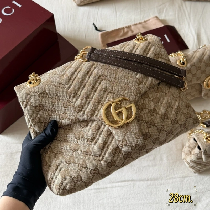 Ultimate Old Money Style: V-Shaped Diamond Quilted Design-box