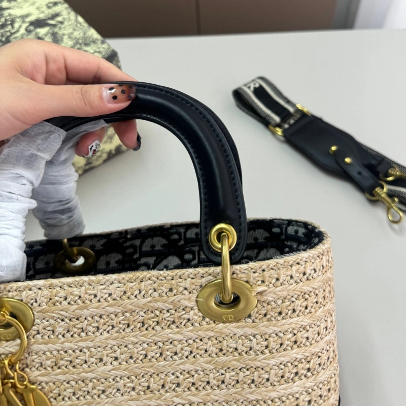 The essential woven bag for your collection-no box