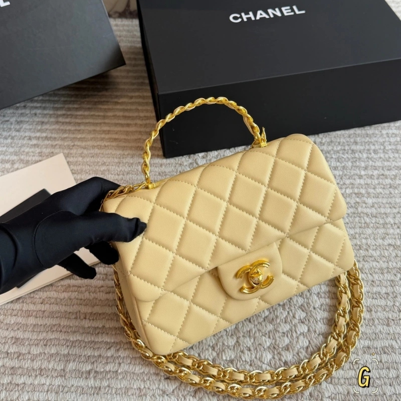 A fashionable and versatile classic that never goes wrong-box