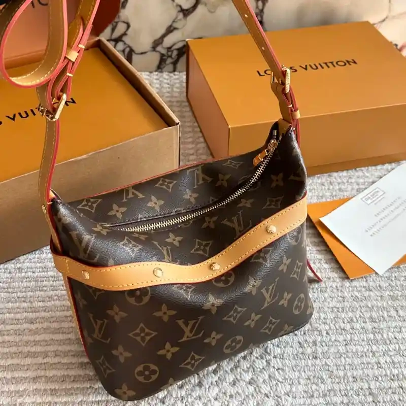 With a long shoulder strap, it can be worn crossbody on one shoulder L-home new cosmetic bag-box