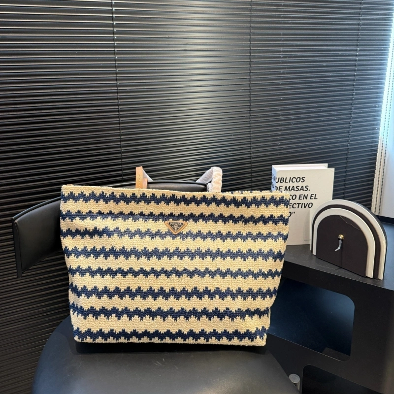 The woven material is lightweight and durable, making it perfect for spring and summer outings-no box