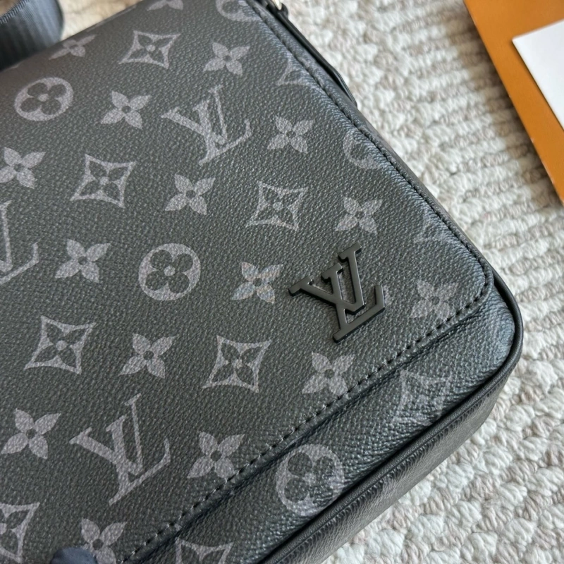 Classic flap messenger bag-box