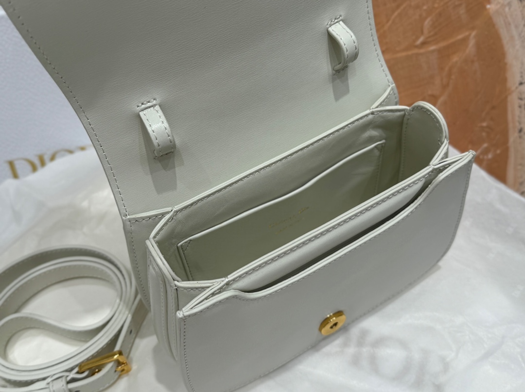 Crossbody Handheld Versatile Elegant Bag Classic Simple Women’s Bag-comes with gift box