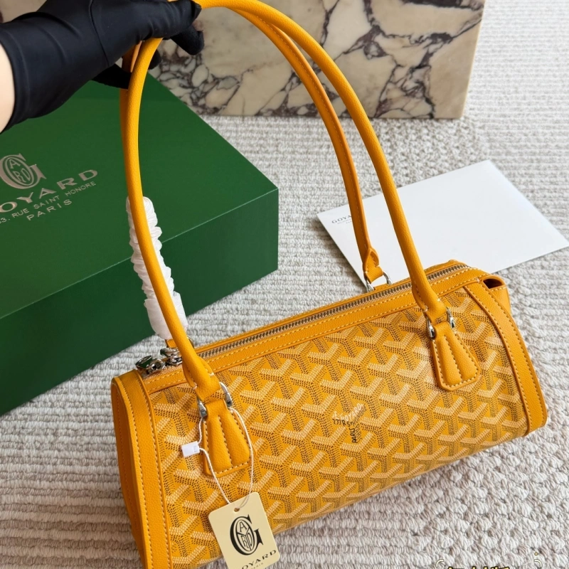 An easy-to-match Baguette Bag for daily wear-box