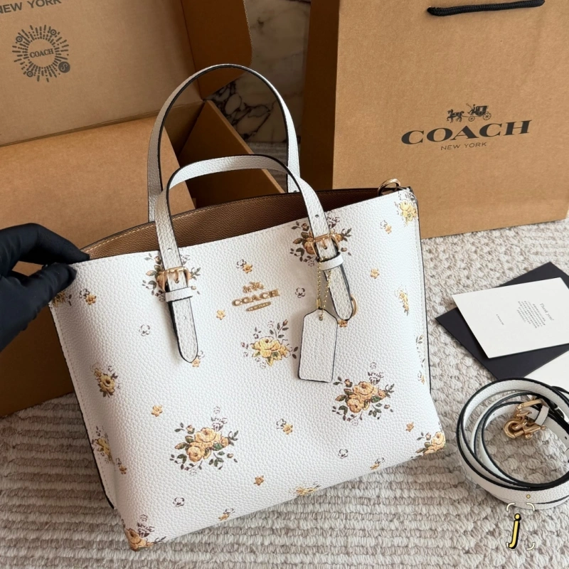 C’s new chic mini tote bag-box