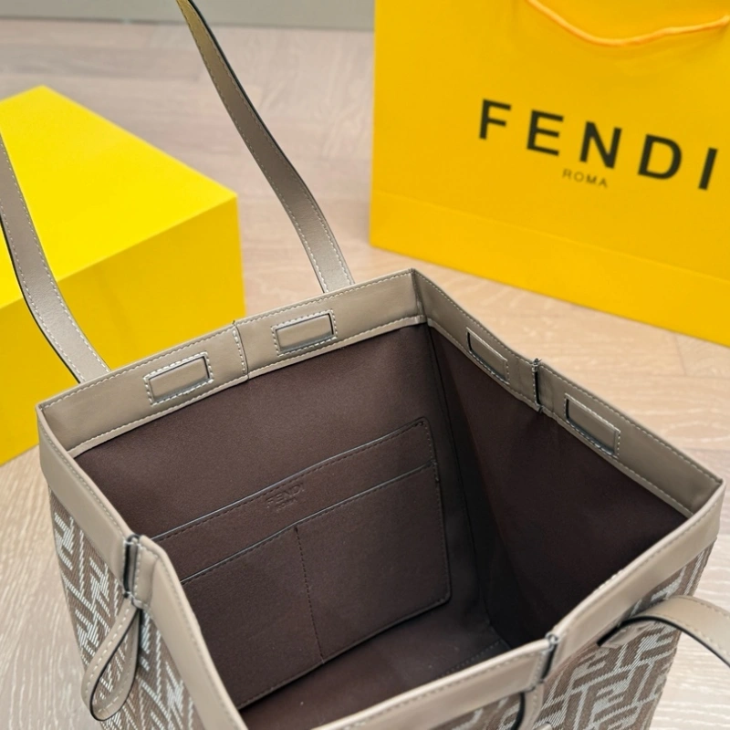 Inspired by the art of origami, the shape of the bag can be changed at will-box