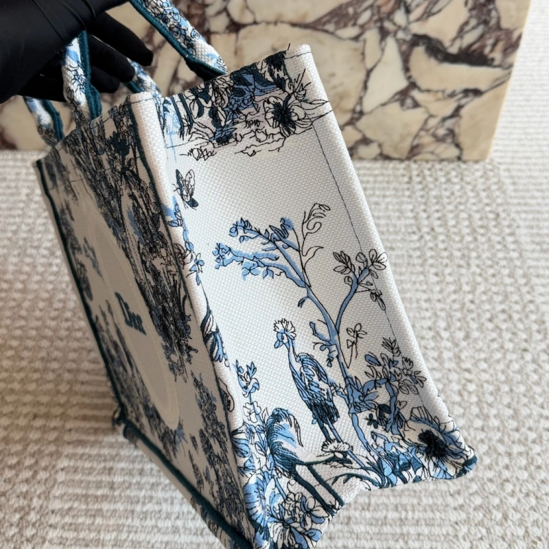 Latest Fashion 3D Embossed Tote Bag – Unique Handcrafted Embroidery for a Luxe Daily Look-box