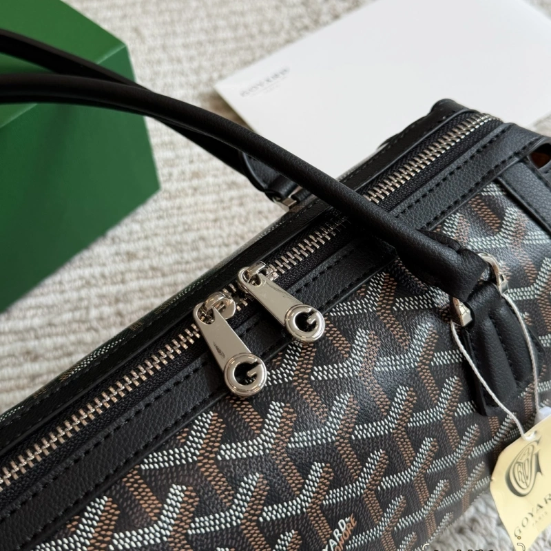An easy-to-match Baguette Bag for daily wear-box
