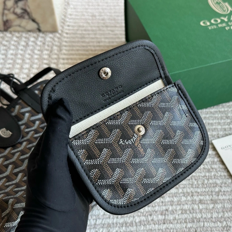 Mini shopping bags that belong to the season-box