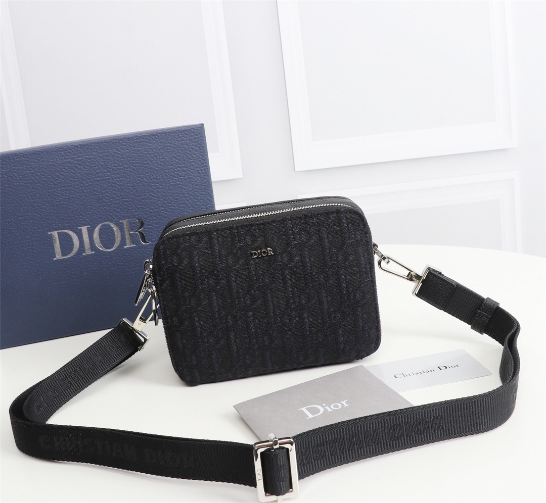 DIOR’s new men’s and women’s chain cross-body saddle tote one-shoulder small square bag-comes with gift box