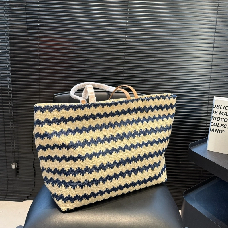 The woven material is lightweight and durable, making it perfect for spring and summer outings-no box