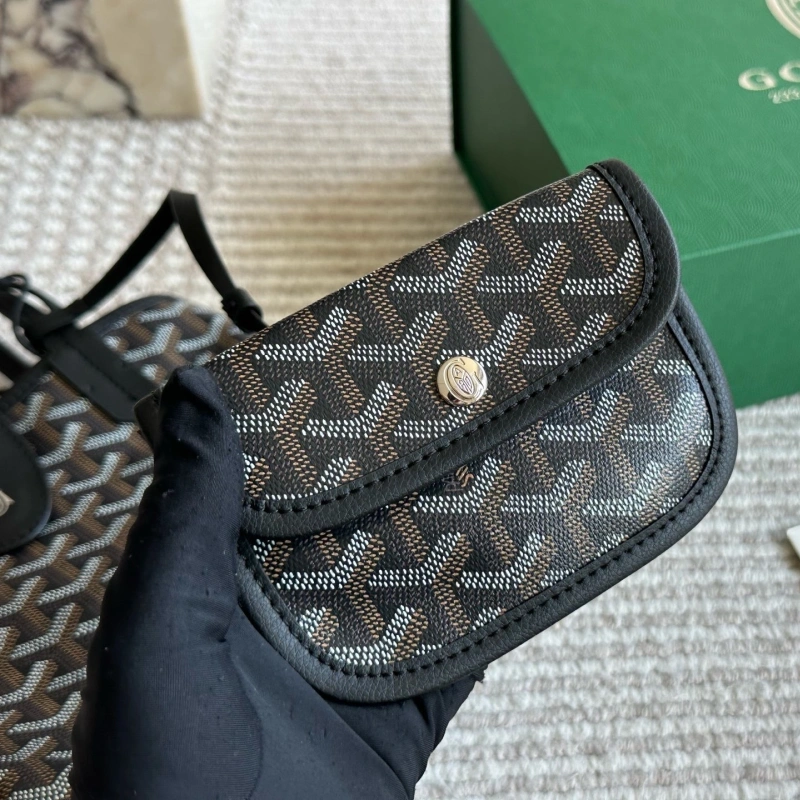 Mini shopping bags that belong to the season-box