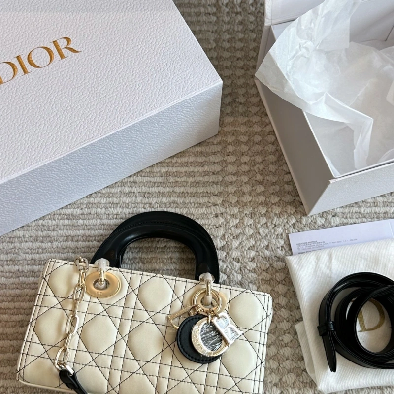 The white and black color of the new D-joy-box