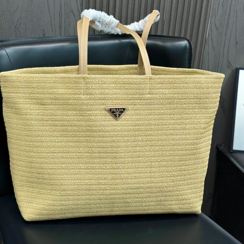 Natural straw tote bag (No box included)