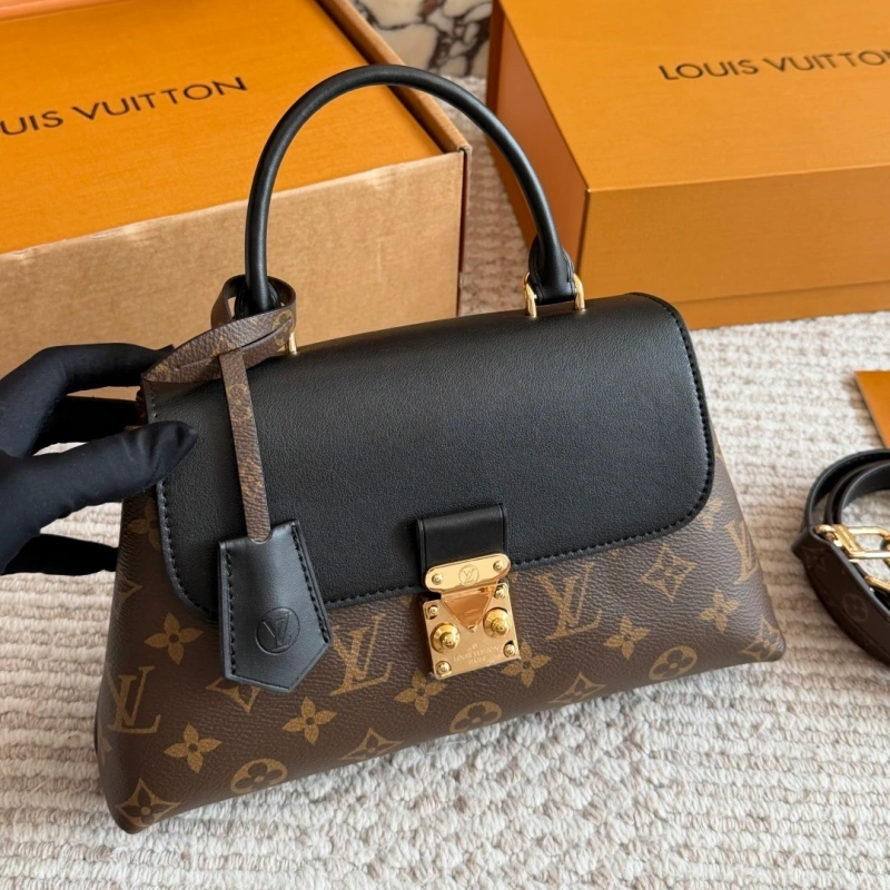 L loves bags with handles like this-box