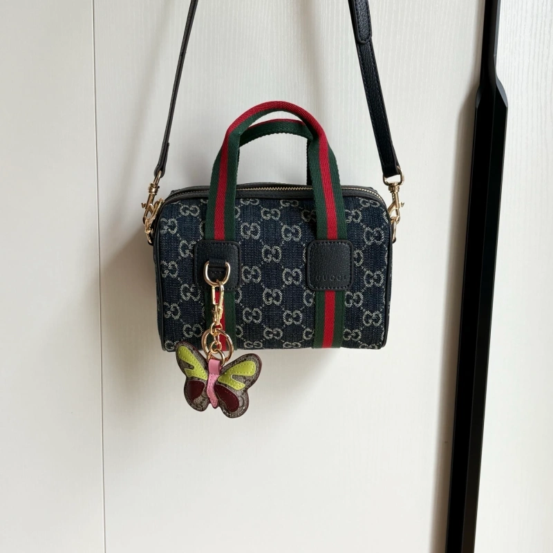 New pillow bag Pendants not included-box