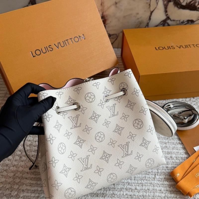 Crafted from calfskin, this is a compact bucket bag-box