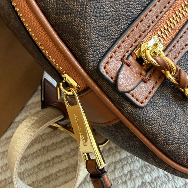 A backpack that can be worn as a crossbody bag-box
