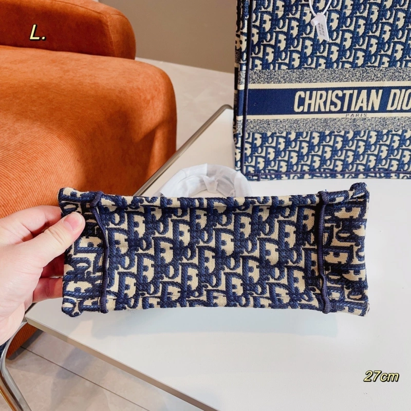 Embroidered tote, available in 3 sizes-box