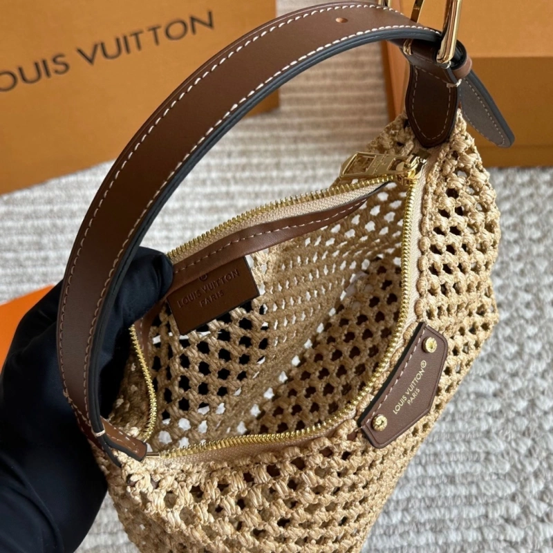 L’s latest raffia bag-box