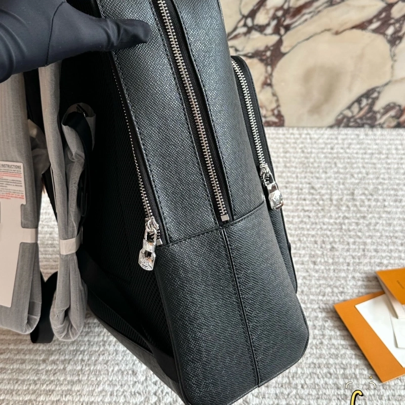 L home backpack ● ultra-high-definition hardware l0go logo-no box