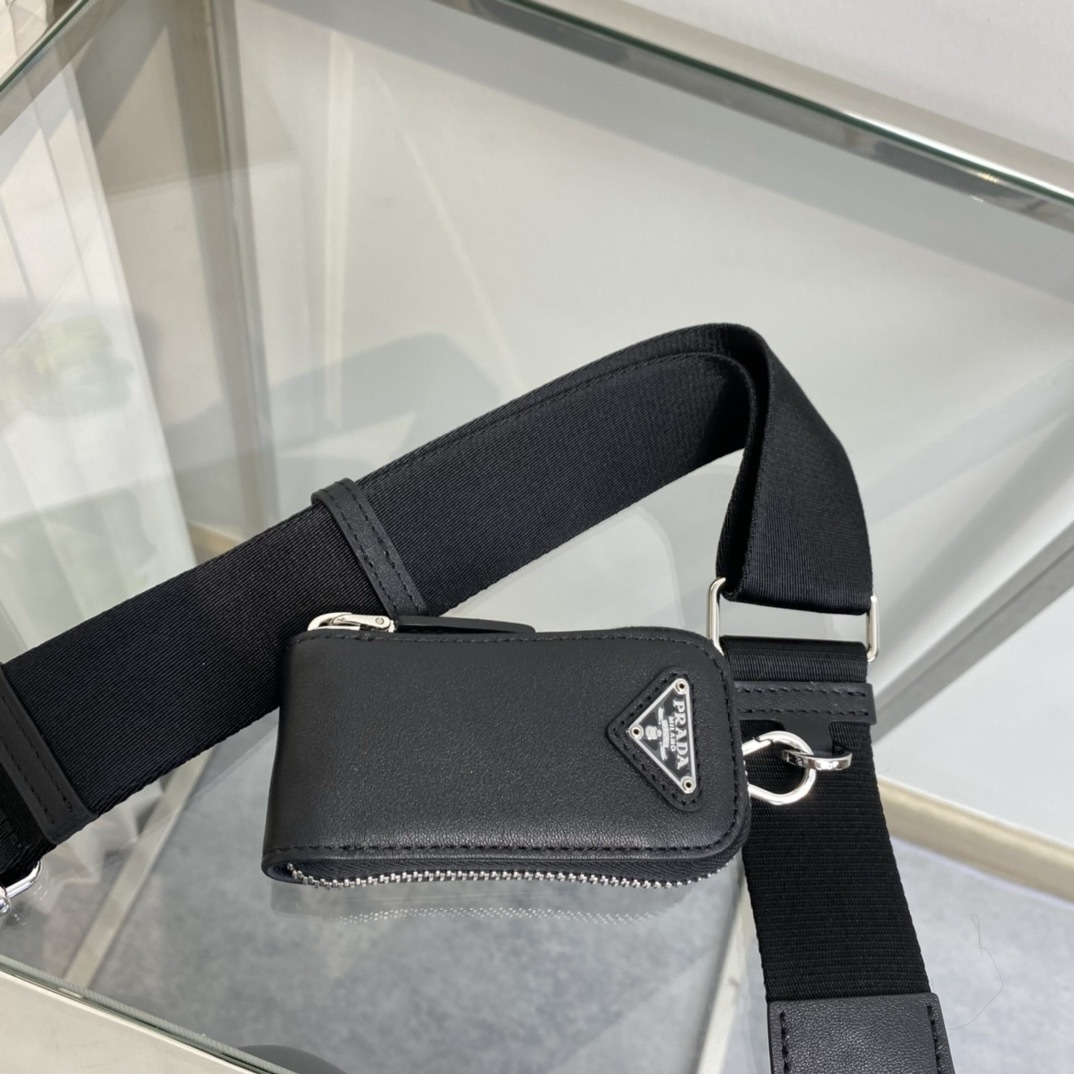 New triangular bag with European and American fashion, high-end feel, versatile for commuting, crossbody and shoulder bag trend-comes with gift box