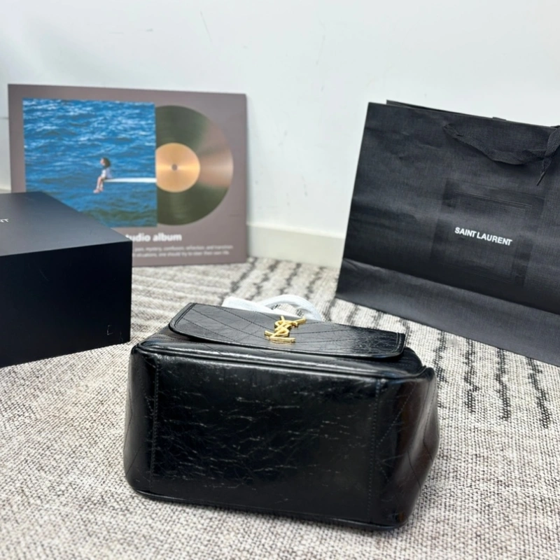 Effortlessly chic and distinctly iconic-box