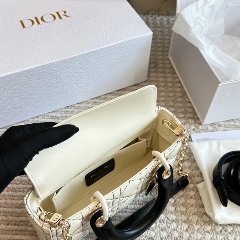 The white and black color of the new D-joy-box