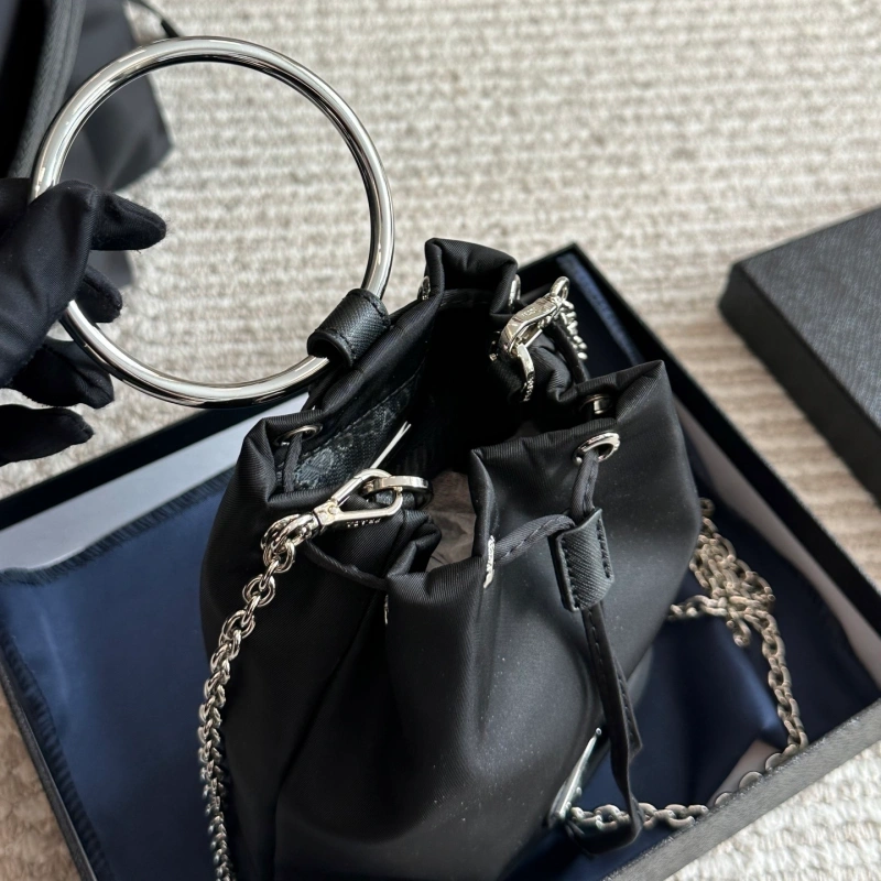 Wear an artifact bucket bag-box
