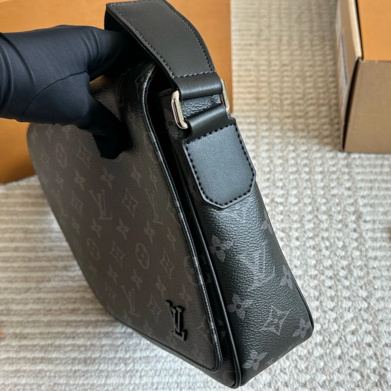Classic flap messenger bag-box