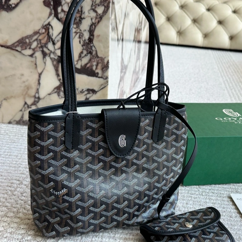 Mini shopping bags that belong to the season-box