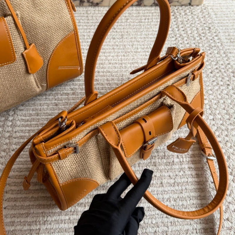 Handheld/Underarm Style: Meets Various Needs-box