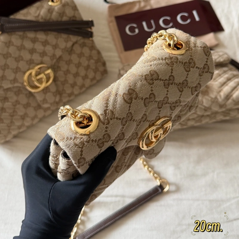 Ultimate Old Money Style: V-Shaped Diamond Quilted Design-box