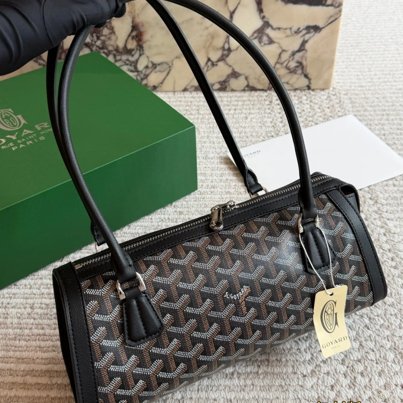 An easy-to-match Baguette Bag for daily wear-box