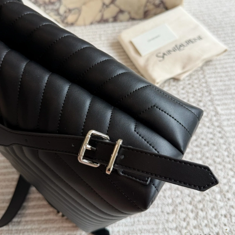Classic black shade featuring the iconic Y-signature V-quilting-box