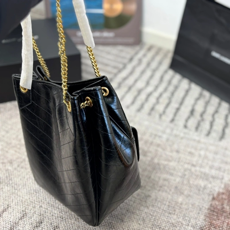 Effortlessly chic and distinctly iconic-box